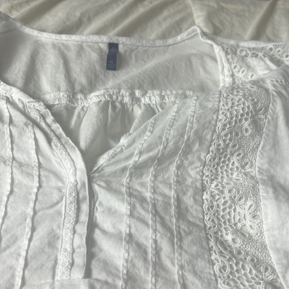 NYDJ white pull over shirt